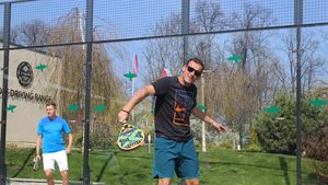 FOTO | Andrei Pavel și Victor Crivoi au trecut prin foc. Ce i-a determinat să se apuce de "noul tenis" și cum arată o partidă de padel 