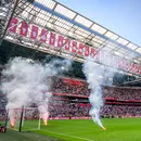 Haos total la meciul Ajax – Feyenoord! Fanii „lăncierilor” nu au mai suportat umilința și au „incendiat” stadionul! Meciul a fost suspendat | VIDEO