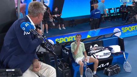 „Vreau să anunți că e un idiot ăla care țipă între primul și al doilea serviciu!" Ce i-a putut cere Daniil Medvedev arbitrului în finala cu Rafael Nadal de la Australian Open | VIDEO