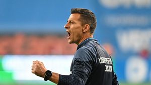 Costel Gâlcă aşteaptă transferuri la Universitatea Craiova: „Avem nevoie de jucători de calitate, care să aducă un plus". A confirmat achiziţiile lui Mora şi Paradela