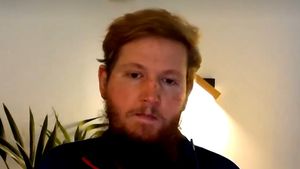 Vești bune despre starea de sănătate a fostului fotbalist Mihai Neșu. „Mișc ambele mâini” | VIDEO