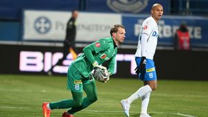 Giedrius Arlauskis ar putea pleca de la Universitatea Craiova! Mihai Rotaru a pus ochii pe portarul echipei naționale