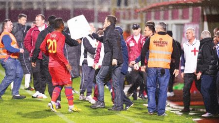 Rapidiștii reacționează după ce Comisiile i-au redus suspendarea managerului Stelei:** "E o ticăloșenie" Ce spune Taban despre licență