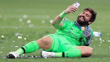 Veste excelentă pentru Liverpool: Alisson revine după accidentare. Când ar putea apăra