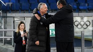 Dan Petrescu îi dă replica lui Maurizio Sarri după ce a criticat gazonul de la Cluj: „La Roma era cam la fel. Nu țin minte să fi fost mai bun”