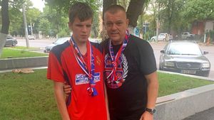 Povestea impresionantă a lui Alex, suporterul nevăzător al lui FCSB care vine singur de la Reșița la toate meciurile echipei sale: „Va da lovitura de start cu Craiova”