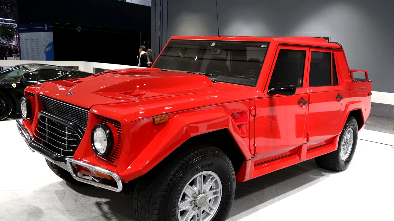 Cum arată un Lamborghini LM002 Wagon vechi de 35 de ani. De ce e mașina atât de specială: cine a cumpărat-o și de ce are nevoie de un set de cauciucuri de 54.000 de dolari!