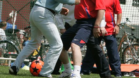 "Ce prime să le dau jucătorilor? Prima la stânga sau la dreapta...?"