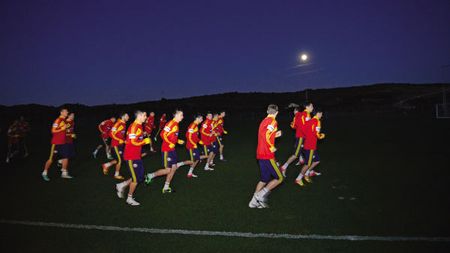 Naționala în beznă! Piți i-a trezit pe tricolori cu noaptea-n cap pentru un antrenament pe întuneric