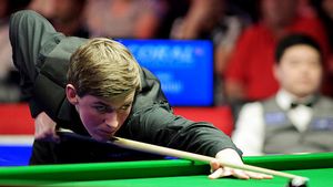 La 18 ani, numărul 100 din snooker l-a răpus pe Ding Junhui. Urmașul lui Stephen Hendry. James Cahill caută sponsori pe Twitter și "este obsedat de snooker"