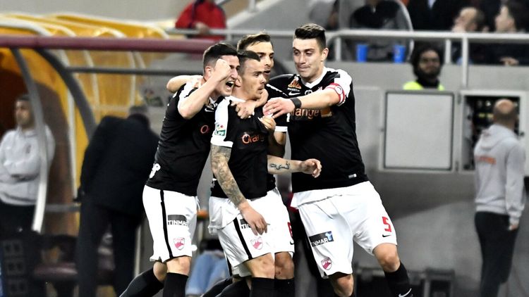 EXCLUSIV „Îl dau în gât! El a zis: mă mănâncă palma, hai la păcănele!”. Am aflat fotbalistul dinamovist care și-a atras coechipierii la cazino și într-un scandal teribil