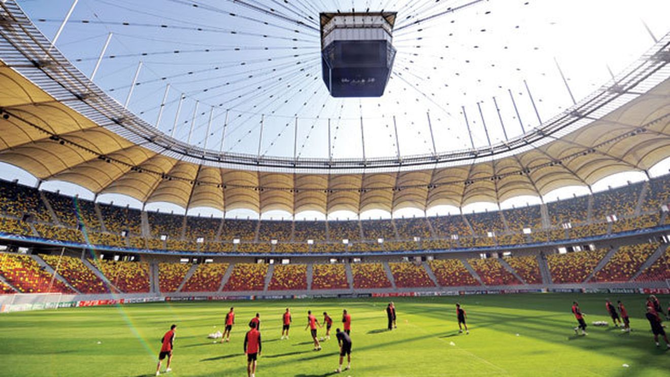 Nu călcați iarba!** Rapidiștii au interzis pe gazonul de pe National Arena până în ziua meciului