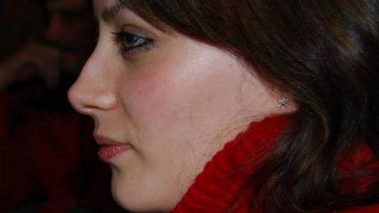 Mărturia unei foste gimnaste de la Deva: "Mi-am adus aminte de toate: de bătăi, de jigniri, de foamea aia cruntă, care mă făcea să ascund coji de pâine în sân și mai apoi sub pernă, de pastilele de slăbit date unui copil de opt ani, de înjurături" 