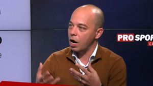 Verdictul lui Marius Avram despre cea mai controversată fază a derby-ului Universitatea Craiova - Dinamo București 1-1