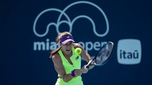 Cine transmite la TV Sorana Cîrstea - Danielle Collins, meciul din optimi de la Miami Open. S-a decis ora de start