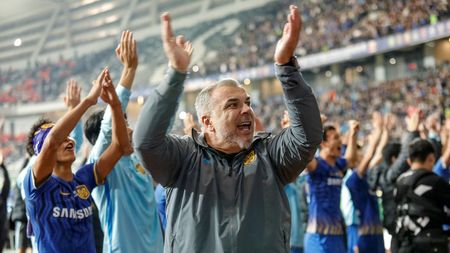 Cosmin Olăroiu are şeicii din Emirate la picioare, după ce a calificat echipa în finala Ligii Campionilor Asiei 2 cu o victorie nebună