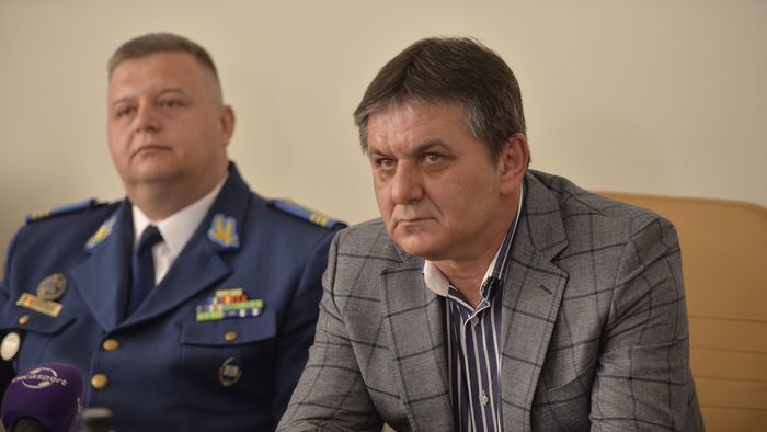 Întrebări la care trebuie să răspundă Armata. Ce face CSA Steaua cu 300.000 de euro buget, când alții promovează cu de 10 ori mai puțini bani? De ce întârzie formarea echipei? În ce campionat va juca?