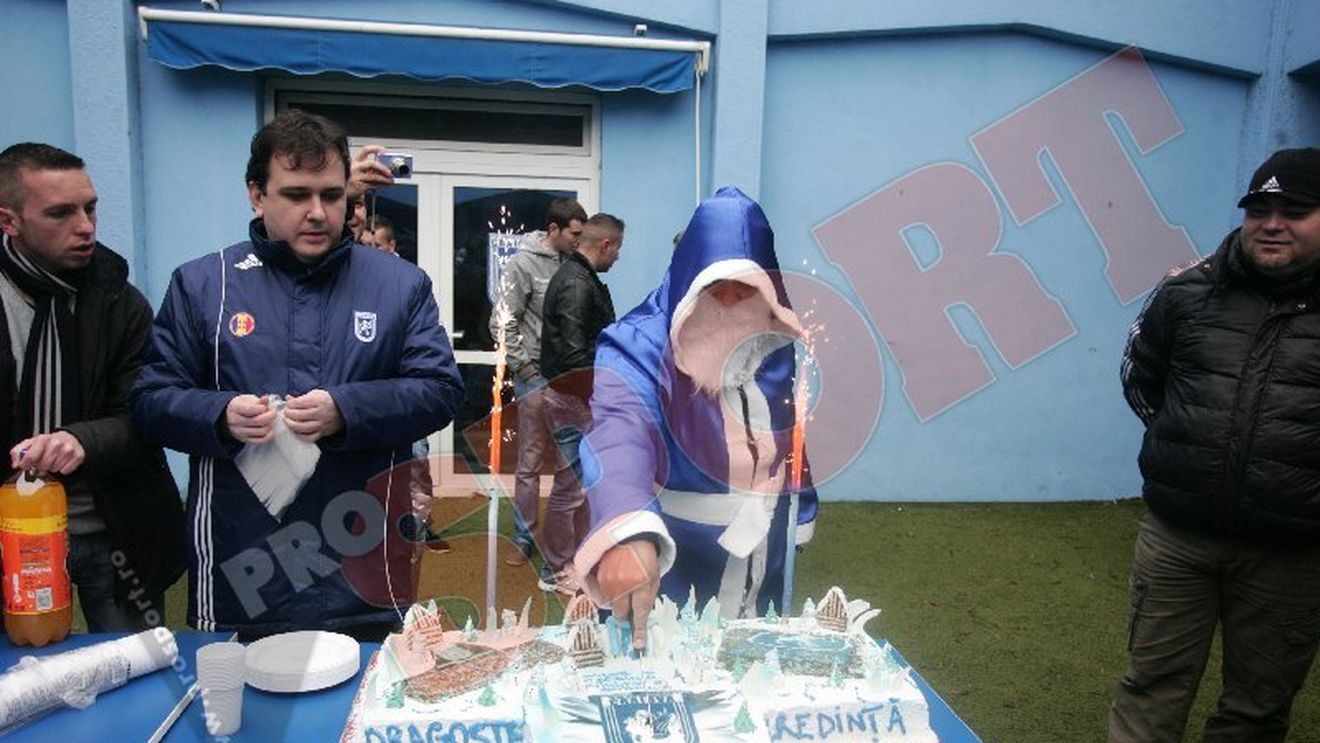 Dedicație specială din partea oltenilor pentru cei care au "desființat" Știința!** Un alt fel de 'Plugușor' pentru Sandu, Dragomir și Pițurcă :)