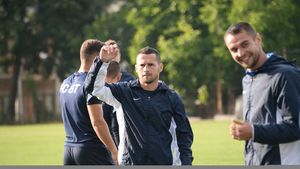 Situație gravă la un club din Liga 1: un jucător vrea să-și DEMITĂ‚ antrenorul. Patronul echipei confirmă incidentul
