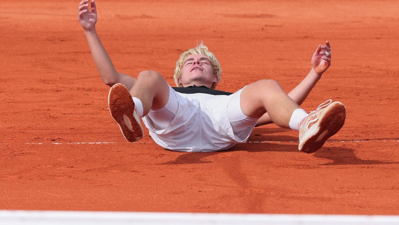Şoc în tenis. Jucătorul a desenat o cruce pe terenul de zgură şi s-a „răstignit” ca Iisus, la turneul ATP 500 de la Munchen