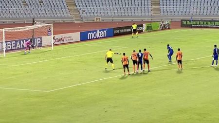 Așa penalty n-ai mai văzut! „Dansul” până la punctul cu var a durat o eternitate