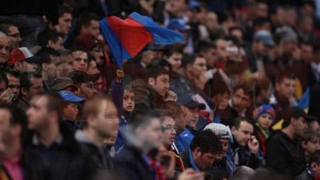 REVOLTĂ‚TOR! Observatorul partidei le-a confiscat unor copii un banner INOCENT!** Dumitru Dragomir: "N-a încălcat regulamentul, puștii n-aveau autorizație"