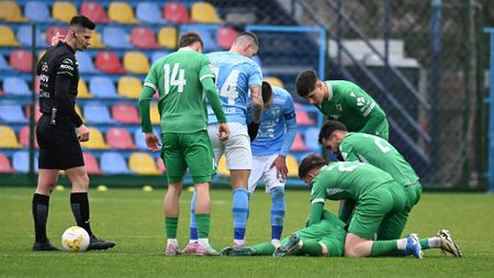 Scene șocante la Voluntari! Un tânăr jucător al CSC Dumbrăvița s-a prăbușit pe gazon, fără să fie lovit. Reacția antrenorului