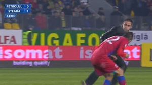 ȘOCANT** Suporterul care l-a lovit pe Galamaz este RECIDIVIST! Anul trecut a intrat pe teren și L-A AGRESAT pe un jucător din liga a doua