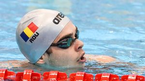 Robert Glință, strălucitor în lupta cu starurile Team USA. Piteșteanul a uimit înotul american cu victorii împotriva campionilor olimpici Ryan Murphy și Matt Grevers