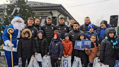 Moș Crăciun, frații Costea, Mihai Dina, Vlad Achim, Dragoș Albu, Radu Negru și Mogoșanu le-au dat cadouri juniorilor lui FCU | SPECIAL