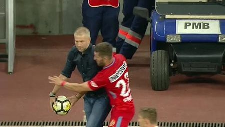 Edi Iordănescu, despre faza în care a fost îmbrâncit de Ovidiu Popescu: "Ar trebui să aibă mai mult respect!" Înțepături spre arbitraj după remiza cu FCSB