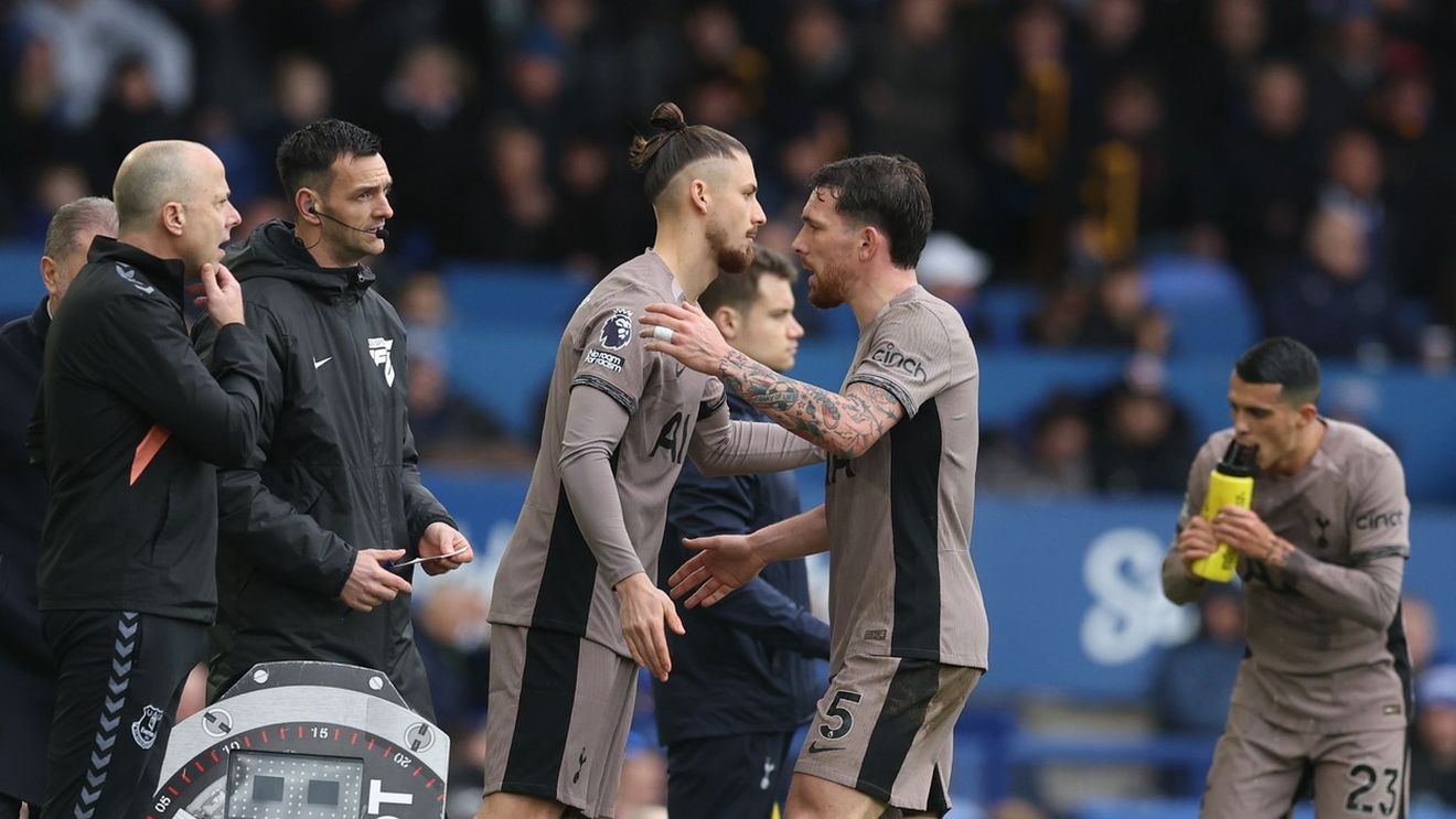 Fanii lui Spurs au explodat după ce Radu Drăguşin a fost iar rezervă! Managerul Ange Postecoglou, pus la zid: „Ține-l rezervă pe Romero! O să pierzi locul 6 dacă nu-l bagi pe român"