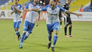 INTERVIU EXCLUSIV cu Andrei Burlacu: "M-am regăsit în povestea lui Zlatan. Și eu, la început, eram privit cu alți ochi". Cum l-a refuzat pe Hagi, ce campionat crede că i se potrivește și care este marele atu al Craiovei în lupta la titlu | VIDEO