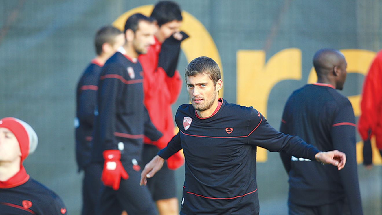 BYE-BYE TAMAȘ! **FUNDAȘUL PLEACĂ‚ ÎN ANGLIA!