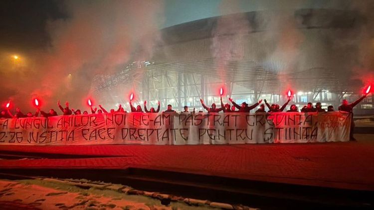 Surpriză pe Oblemenco! Ultrașii din Peluza Sud, prezenți la stadion în seara în care Universitatea Craiova a urcat pe primul loc