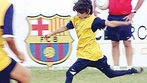 Poveste incredibilă: Barcelona a chemat la trial un puști care s-a născut cu un handicap major