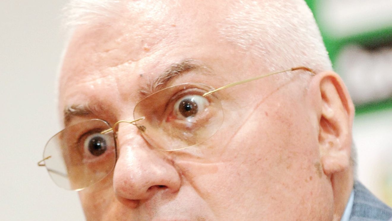 Mitică, prins la mijloc