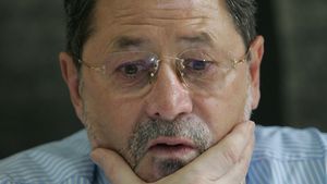 Cornel Dinu:"Plec de la Dinamo"