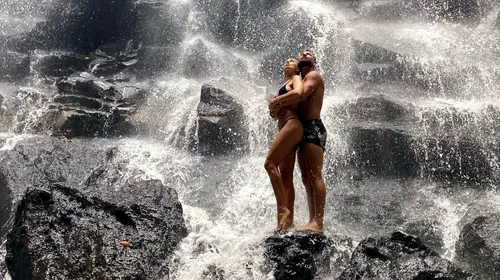 Răzvan Raț, imagini de senzație alături de frumoasa sa soție în Bali. Cum au dansat pe marginea piscinei | FOTO & VIDEO