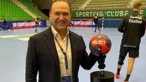 Constantin Din, măsură fără precedent! Președintele FR de Handbal îi va accepta pe juniori la loturile naționale dacă vin cu carnetul de note la convocare. „Fără asta nu se poate" | SPECIAL