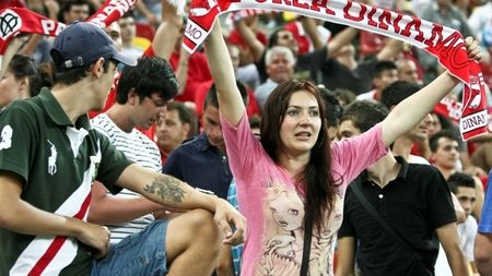 "Câinii", luați peste picior de fani!** Galeria ironizează amicalul cu BarÃ§a: "CIRC! Messi și Xavi, piticii, iar Dani Alves, femeia cu barbă"