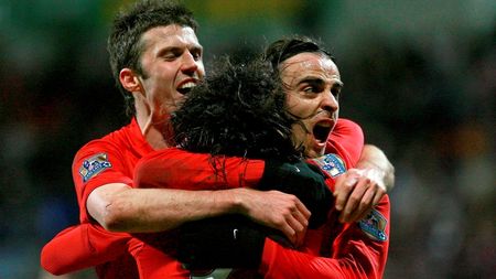 VIDEO / Berbatov aduce victoria lui Manchester United la Bolton în minutul 90!