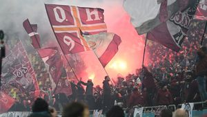 Fanii Rapidului s-au luat la bătaie între ei la derby-ul cu FCSB. Cele trei brigăzi implicate