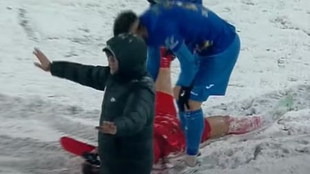 S-a rupt fotbalistul lui Gigi Becali. A început să plângă direct pe teren, după ce mușchiul i-a cedat și a trebuit să fie scos în Gloria Buzău - FCSB