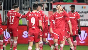 Mirel Rădoi a pus ochii pe doi fotbalişti de la Dinamo. Numele surprinzătoare rostite de antrenorul Craiovei: „M-au impresionat”