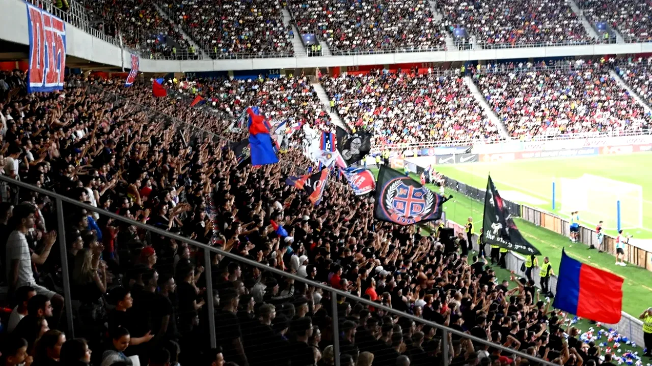 A început războiul cu câteva ore înainte de Rapid - FCSB! Derapajul rasist al fanilor liderului la adresa rivalilor din Giulești