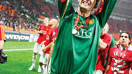 Van der Sar a fost desemnat jucătorul meciului de către UEFA