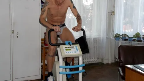 FOTO: Jucătorii de la ACS Poli n-au terminat vizita medicală pentru că s-a stricat bicicleta anaerobă!