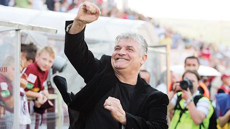 "Fălcosul" a mușcat mereu din "câini"