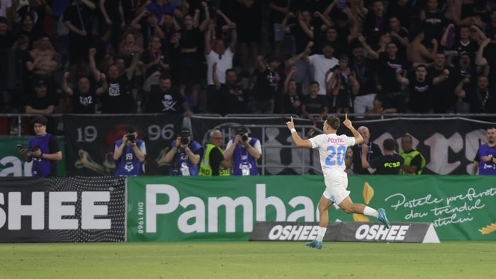 Când politicul zilei dictează austeritate, Politic și Radunovic bucură milioane de români într-o noapte! Cronică roș-albastră de Gabriel Berceanu la Supercupa României: FCSB - CFR Cluj 2-1
